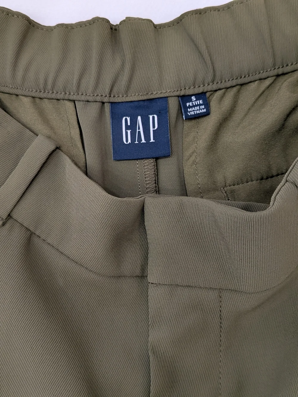 GAP High Rise Twill Pleated Olive Flowy Bermuda Utility Cargo Shorts for Women